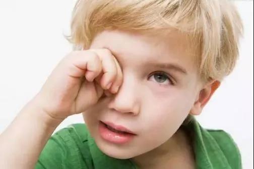 易伤害孩子眼睛的几种习惯，第 一个你绝 对觉得意外