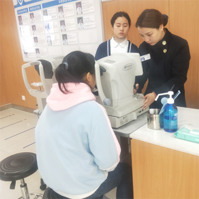妈妈！我眼睛疼，像有块“红布”遮了眼