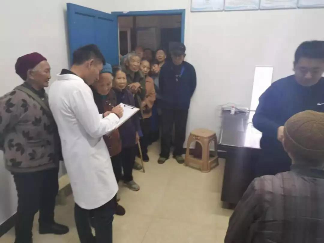 “梦想光明行”关爱眼健康主题公益活动走进天桥乡