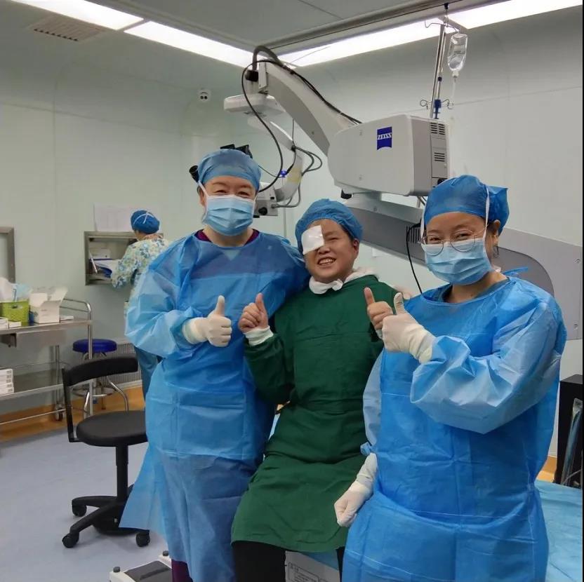 岳母老花眼看数常走眼 院长女婿劝其来院视力恢复年轻态